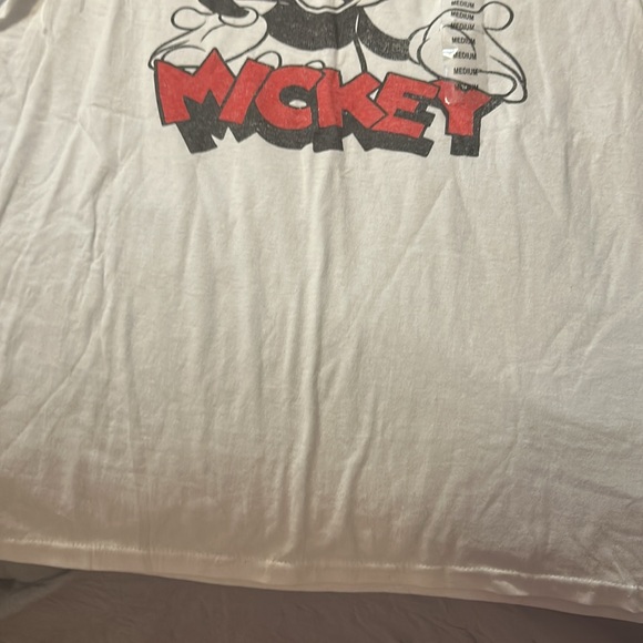 Disney T-shirt Mickey Mouse face on front of tee - Picture 5 of 6